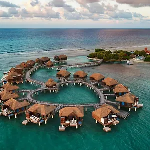 Sandals Royal Caribbean & Private Island - Couples Only Semesteranläggning (resort) Montego Bay